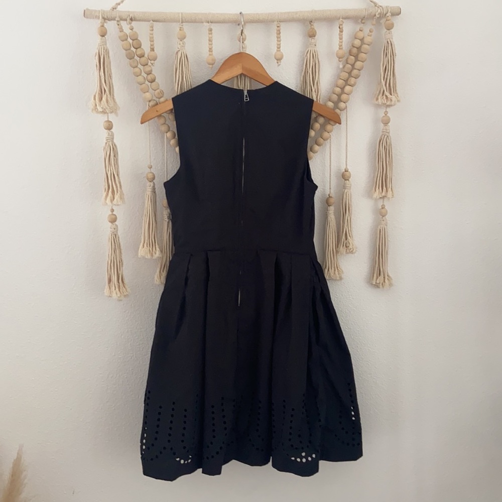 Gap black sleeveless poplin dress zip up pleated style with bike punch design 2 - Picture 10 of 14